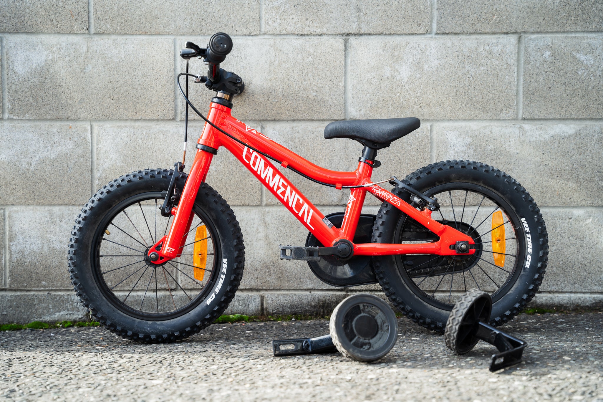 Kids bike with store training wheels